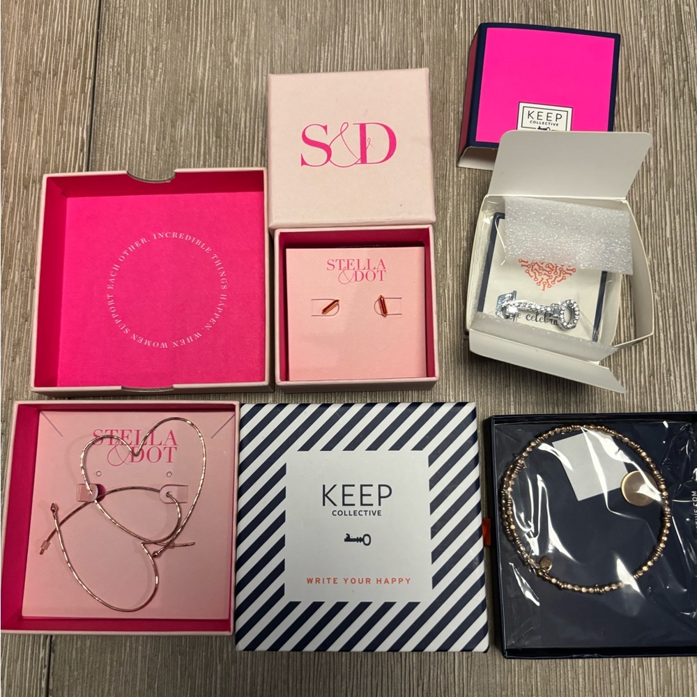Stella & Dot LOT of jewelry NIB studs bracelet earrings pendant